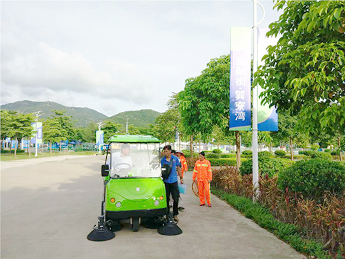 電動(dòng)掃地車