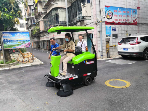 物業(yè)用掃地車