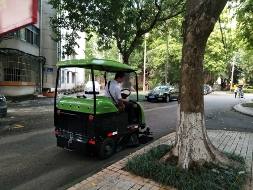 南寧電動掃地車