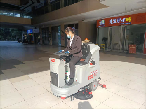 電動洗地車